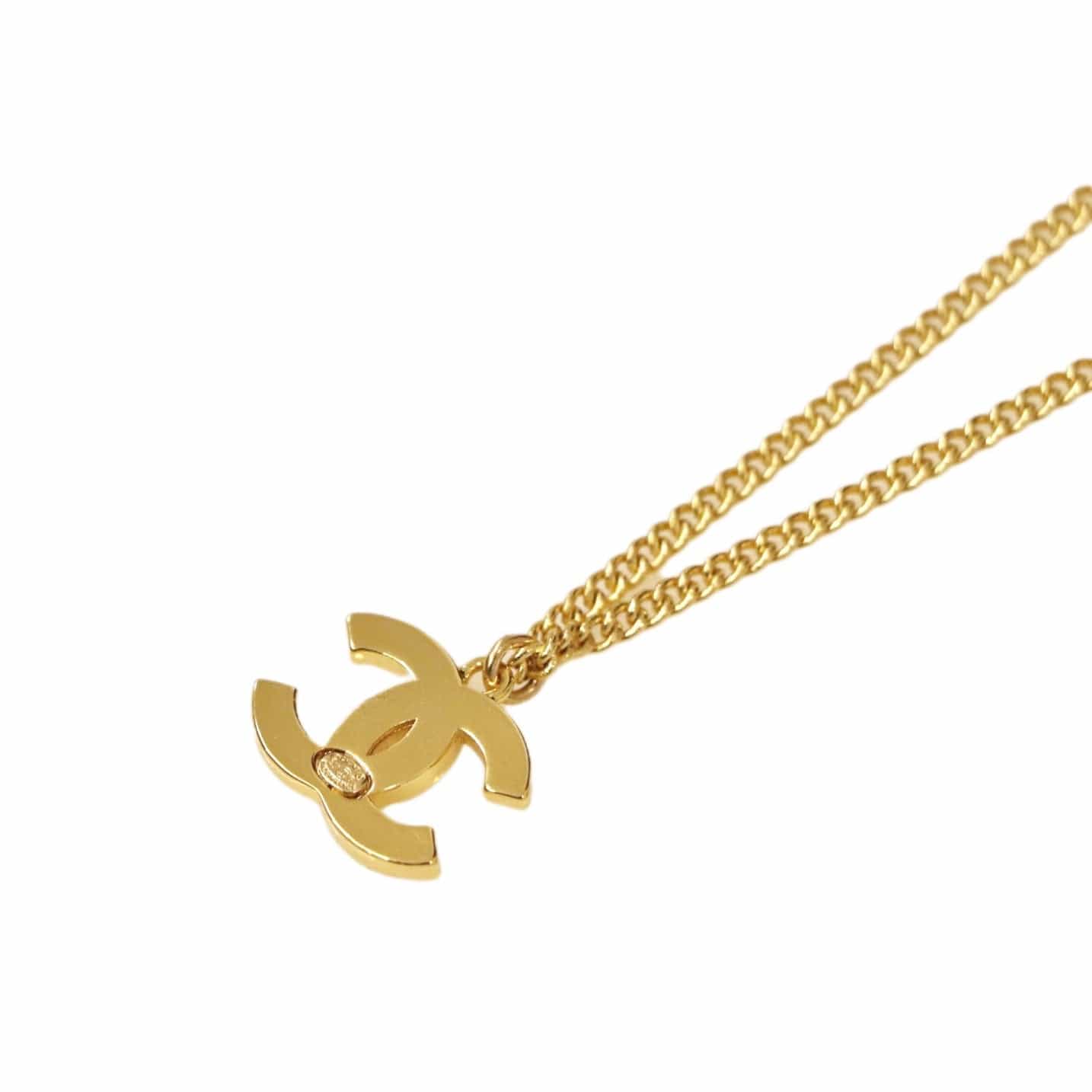 CC Pearl Pendant Necklace