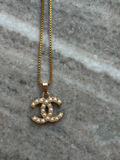Ms. Pearl Pendant