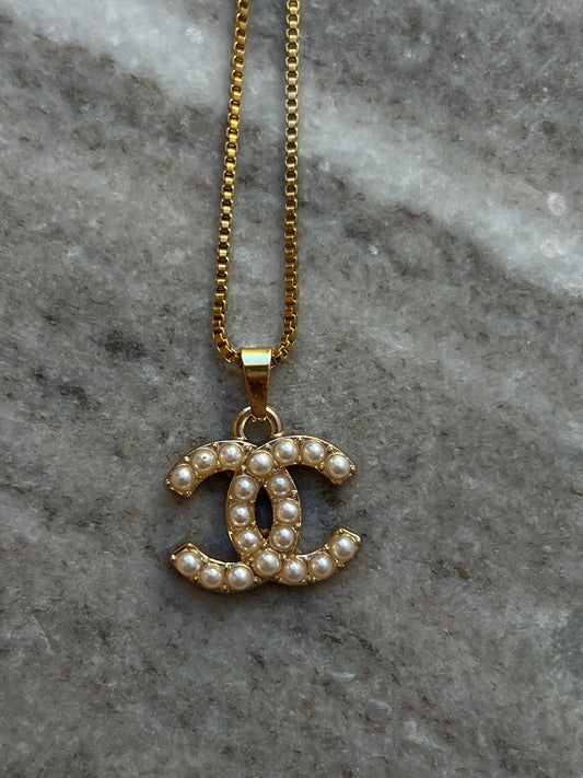 Ms. Pearl Pendant