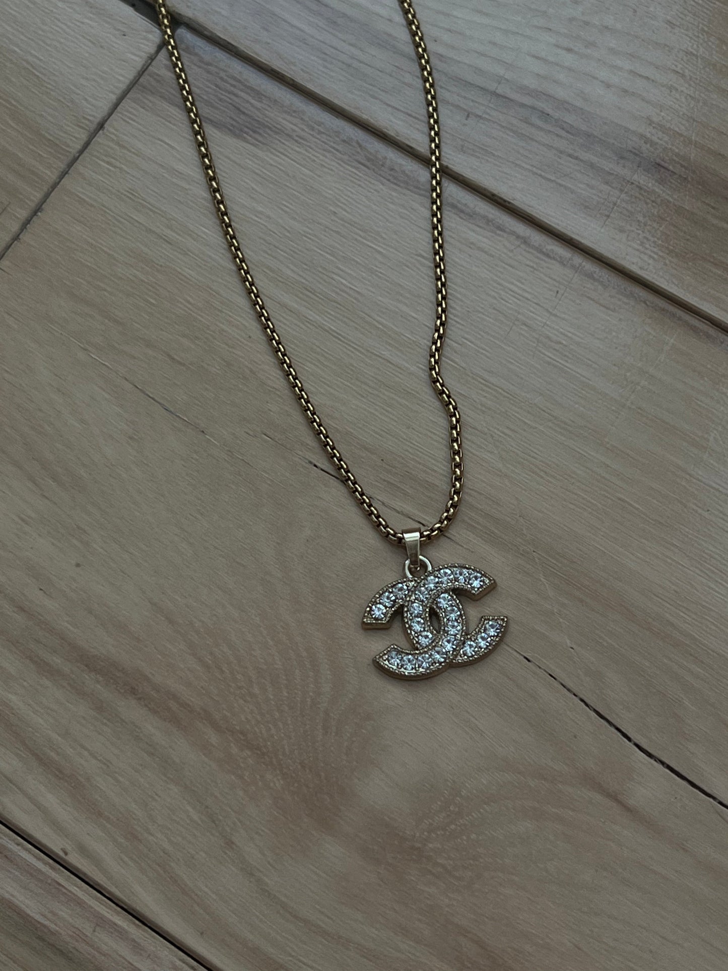 Doris Pendant