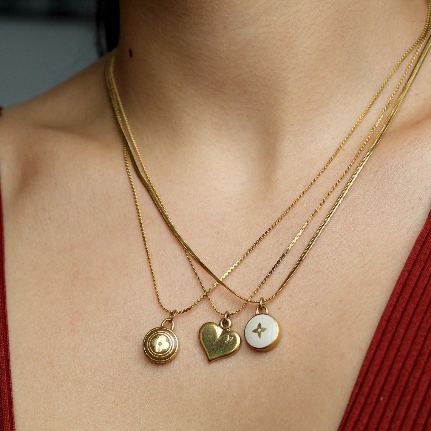 Nude pendant necklace