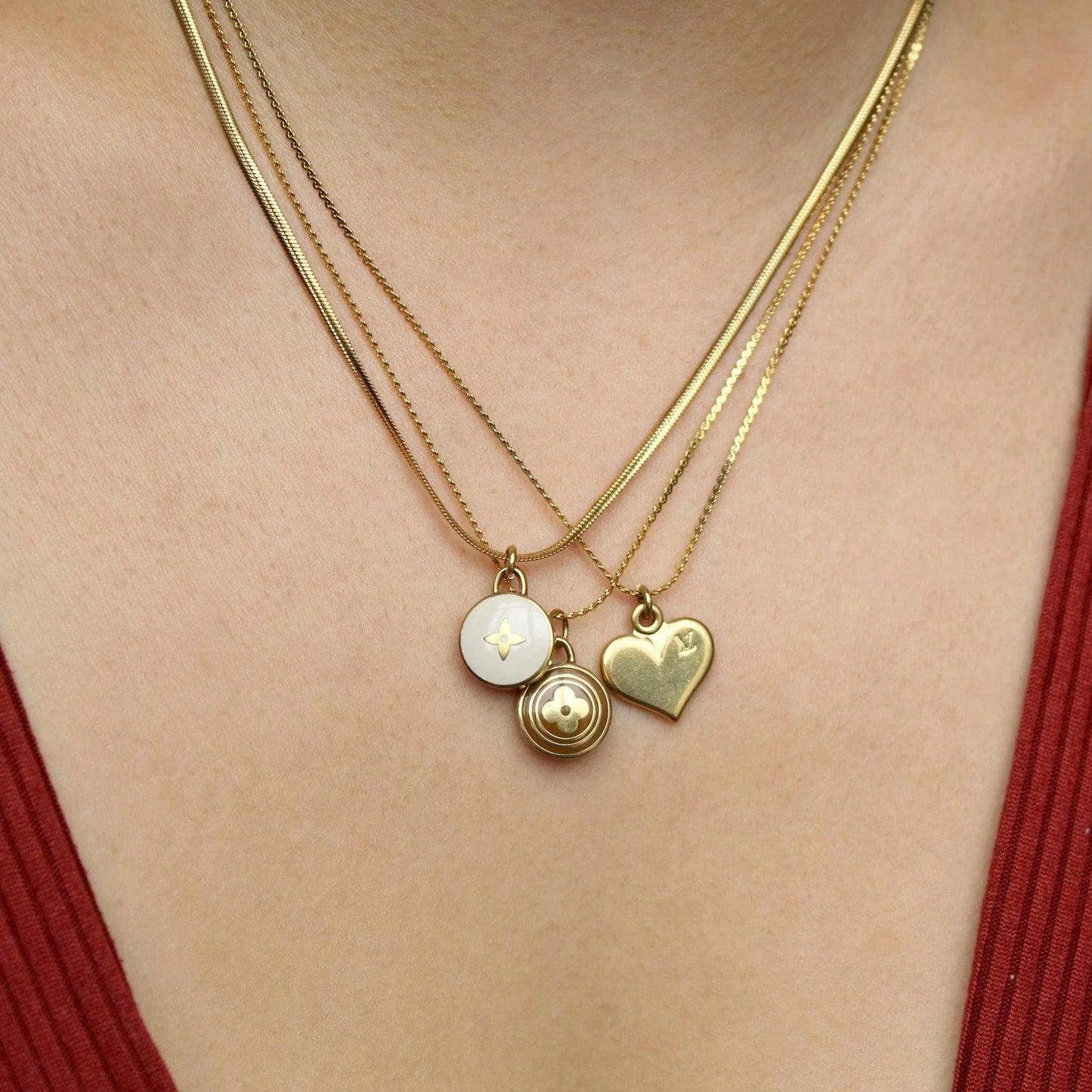 Nude pendant necklace