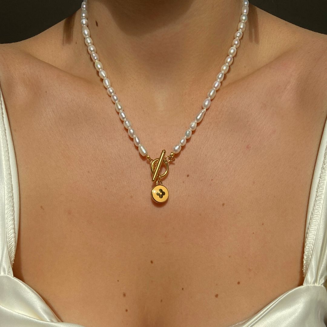 Authentic Louis Vuitton Pendant Pastilles- Pearls Necklace