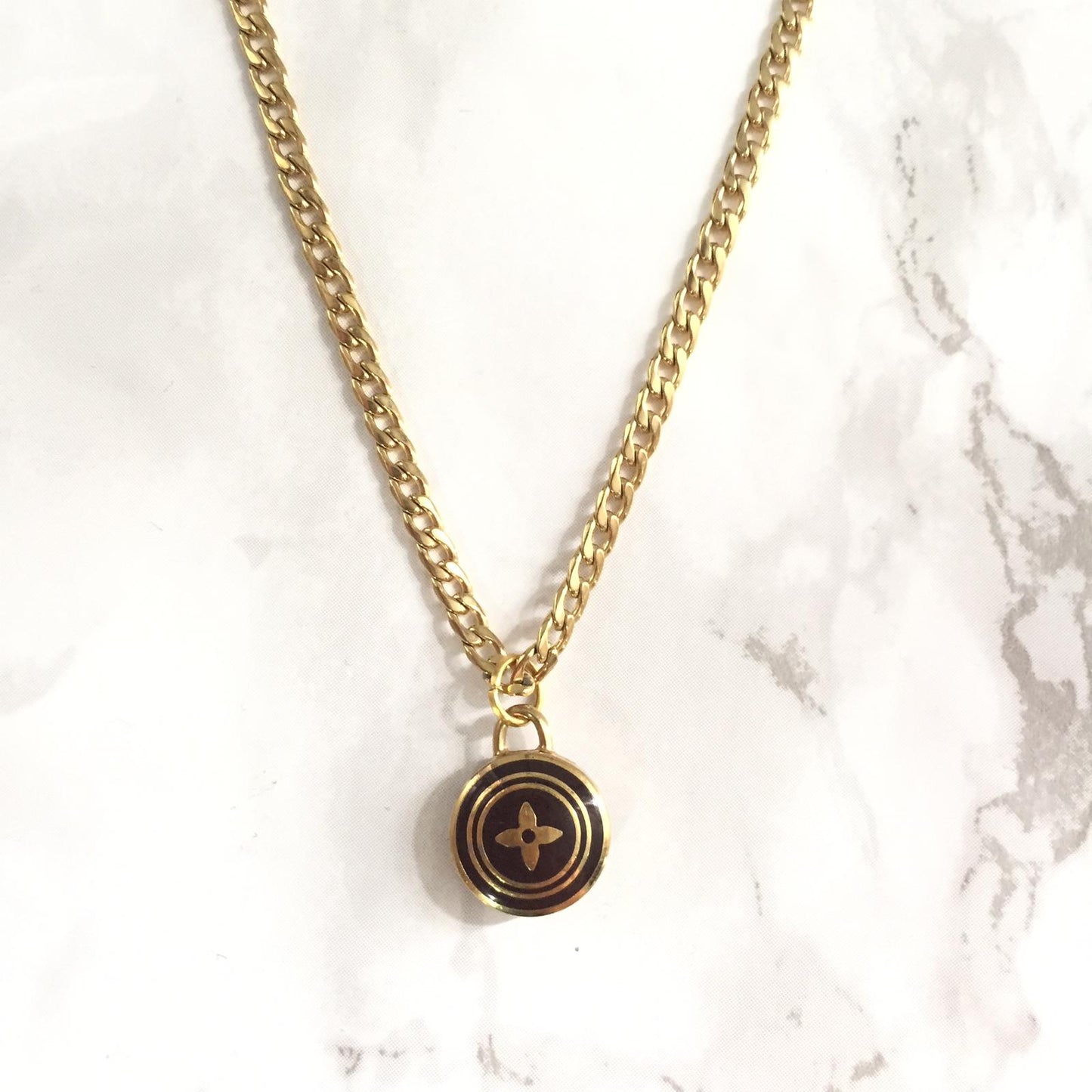 Nude collection: The Chocolate start Pendant