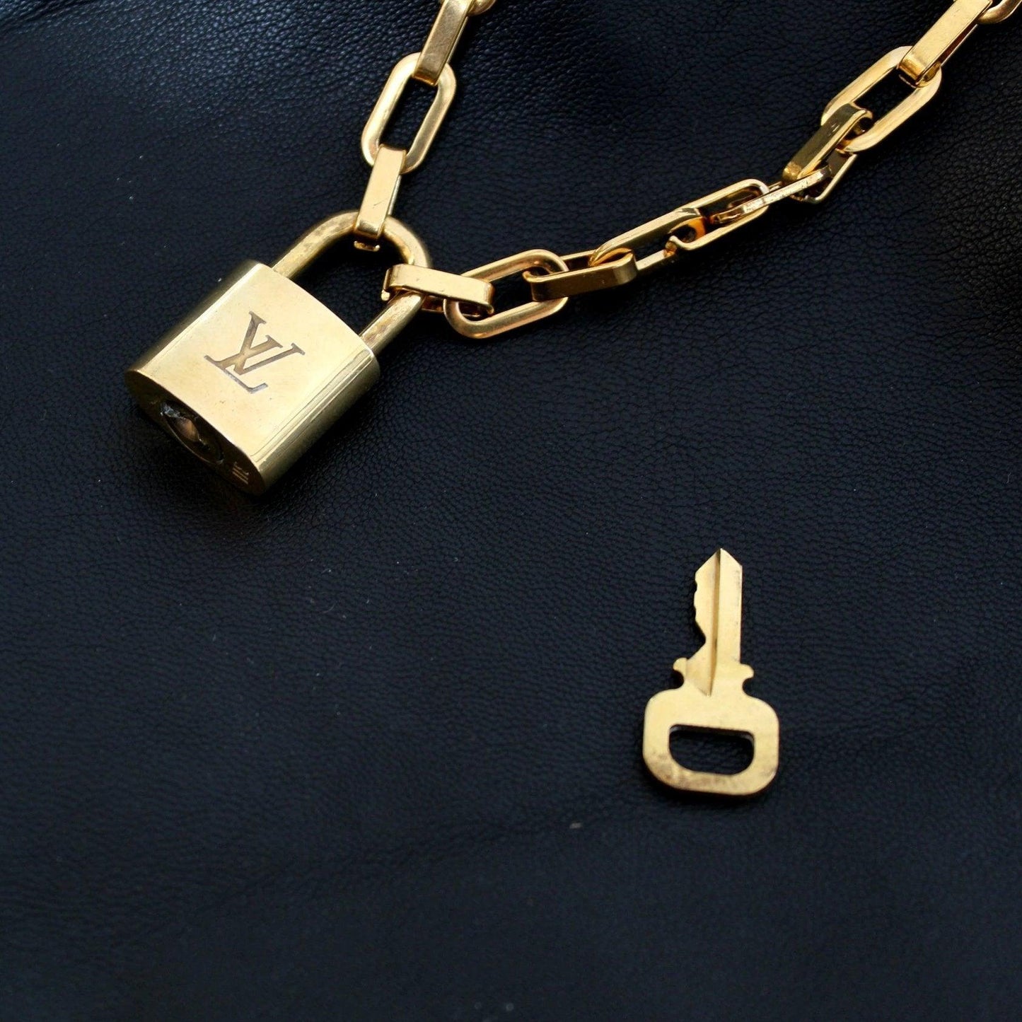 Louis Vuitton Padlock with Geometric Link Chain Necklace For Him