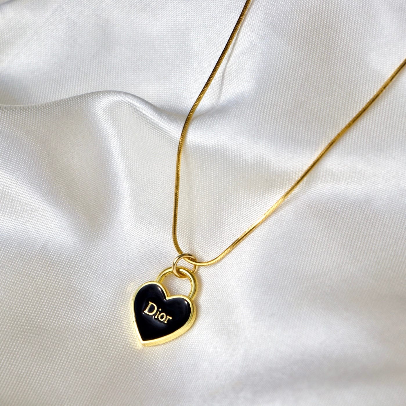J’adore Amour Noir Necklace