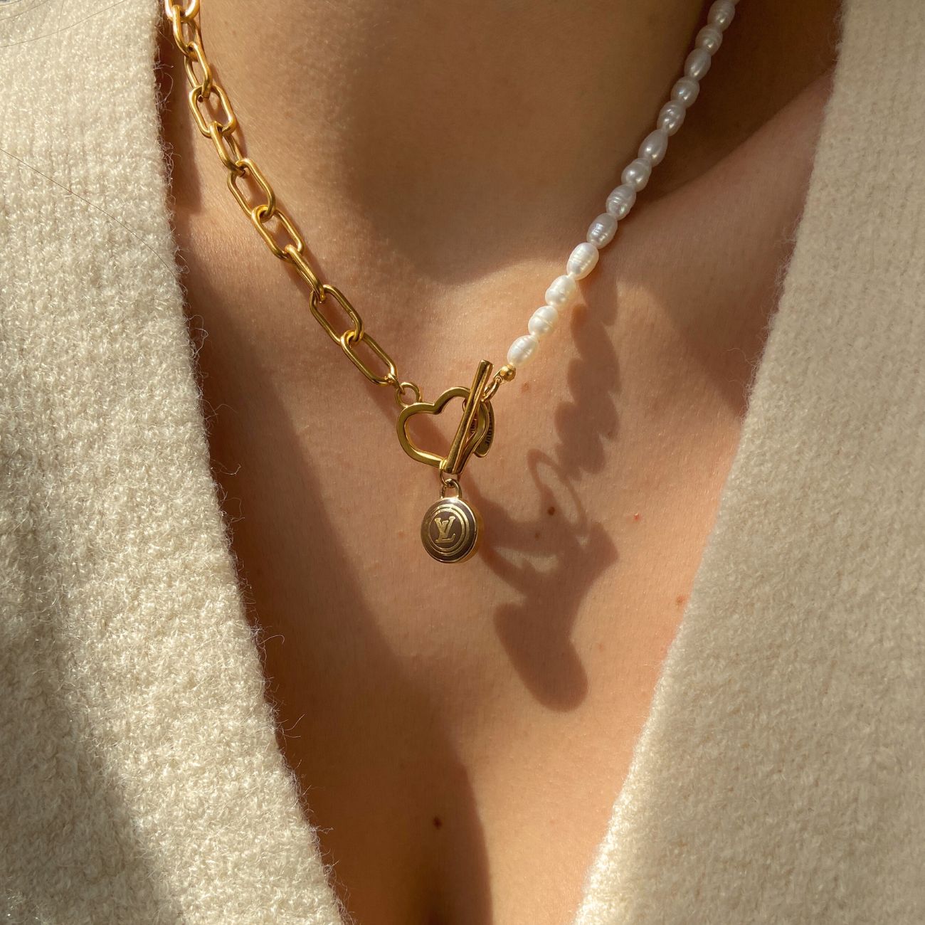 Authentic Louis Vuitton  Nude Logo Pastilles Pearls Necklace