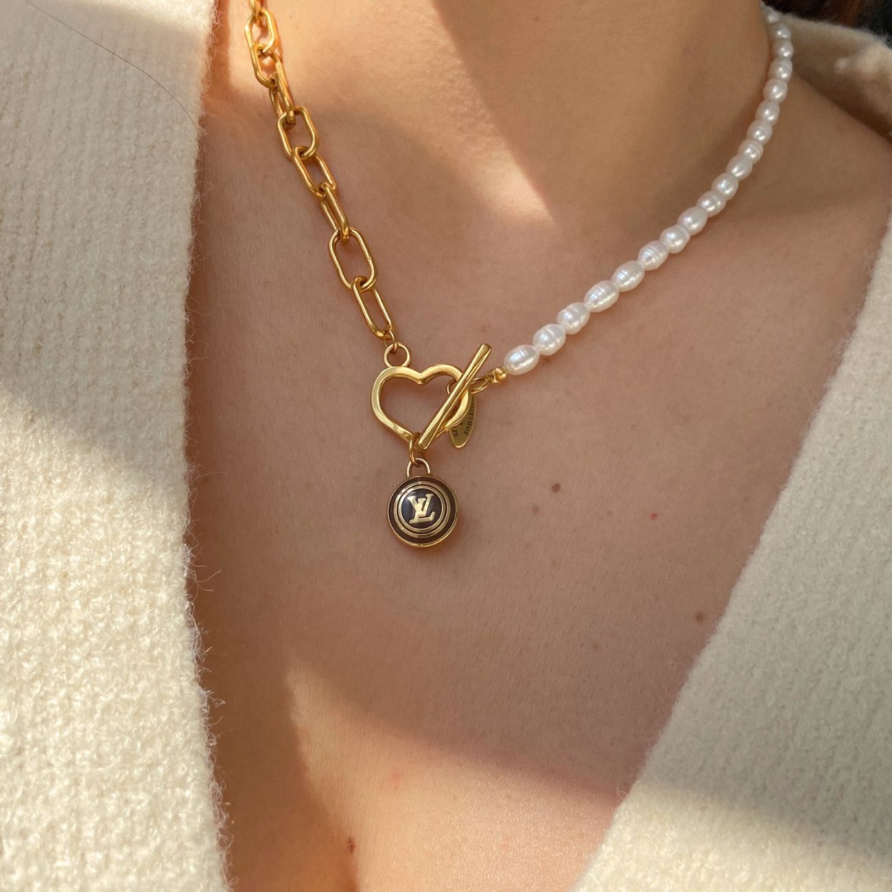 Authentic Louis Vuitton  Nude Logo Pastilles Pearls Necklace