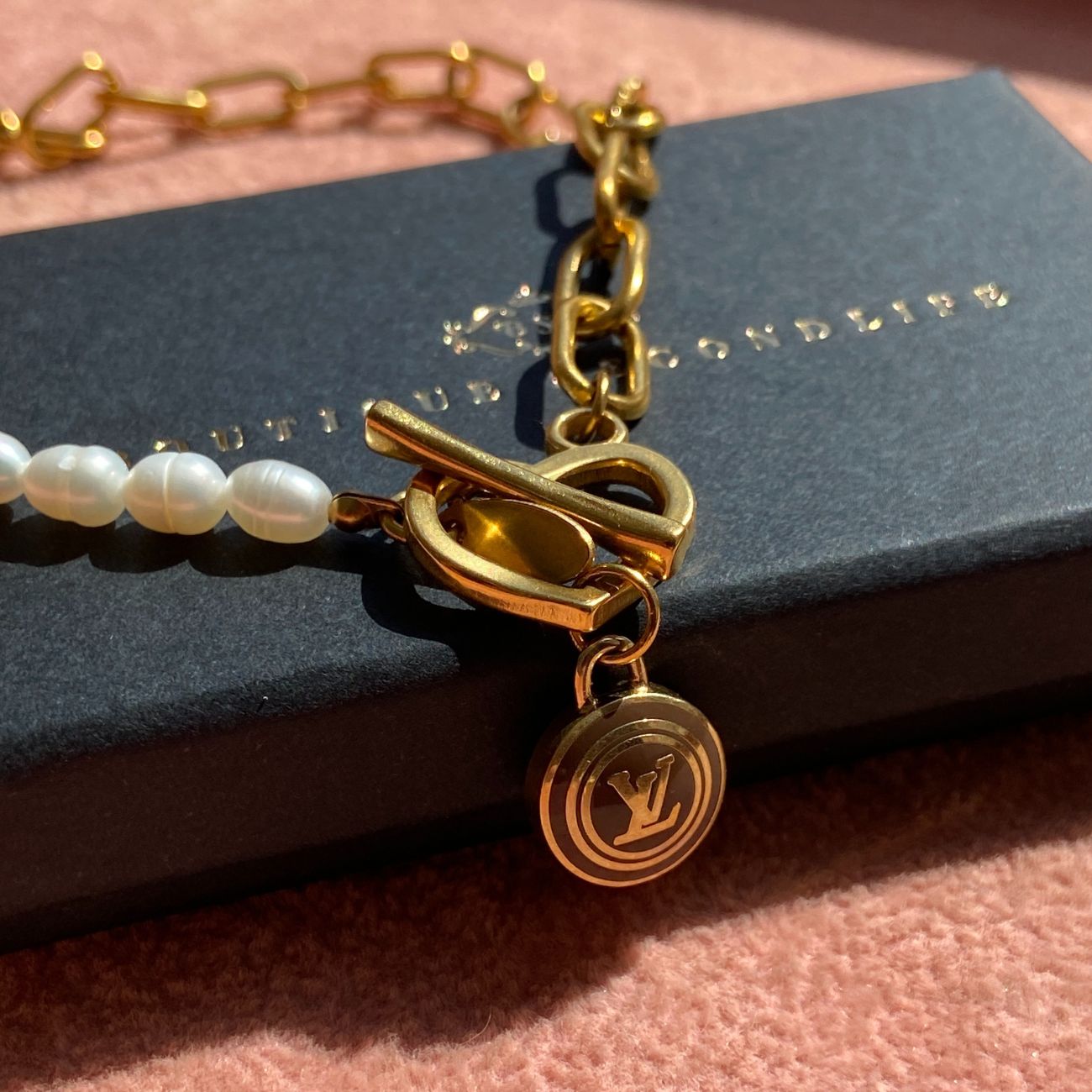 Authentic Louis Vuitton  Nude Logo Pastilles Pearls Necklace